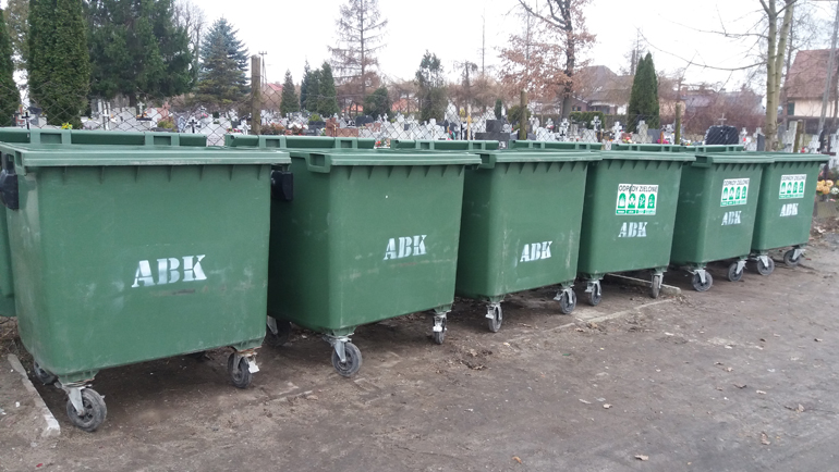 pojemniki zielone na śmieci